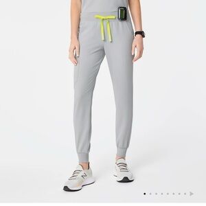 NWT FIGS ZAMORA JOGGERS SCRUB PANTS 
SIZE MEDIUM